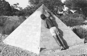 Kahlen_Pyramide2.jpg (43583 Byte)